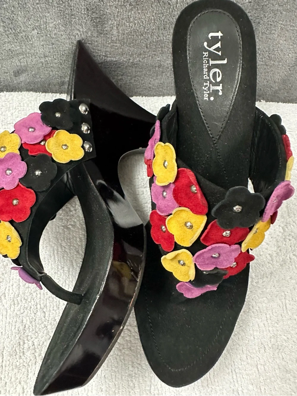 Richard Tyler Black Suede Floral Appliqué Thong Sandals